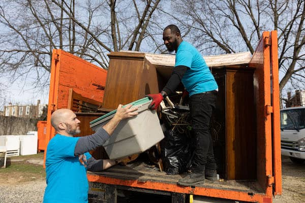 loading-junk-removal-truck