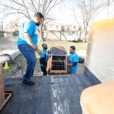 furniture-removal-truck furniture-removal-truck
