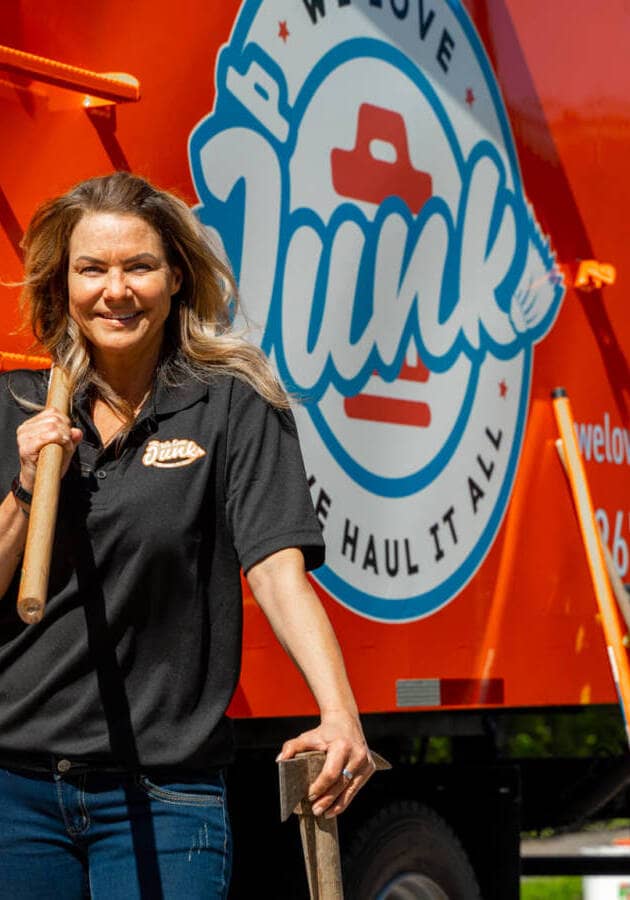 woman-we-love-junk-worker-behind-the-truck woman-we-love-junk-worker-behind-the-truck